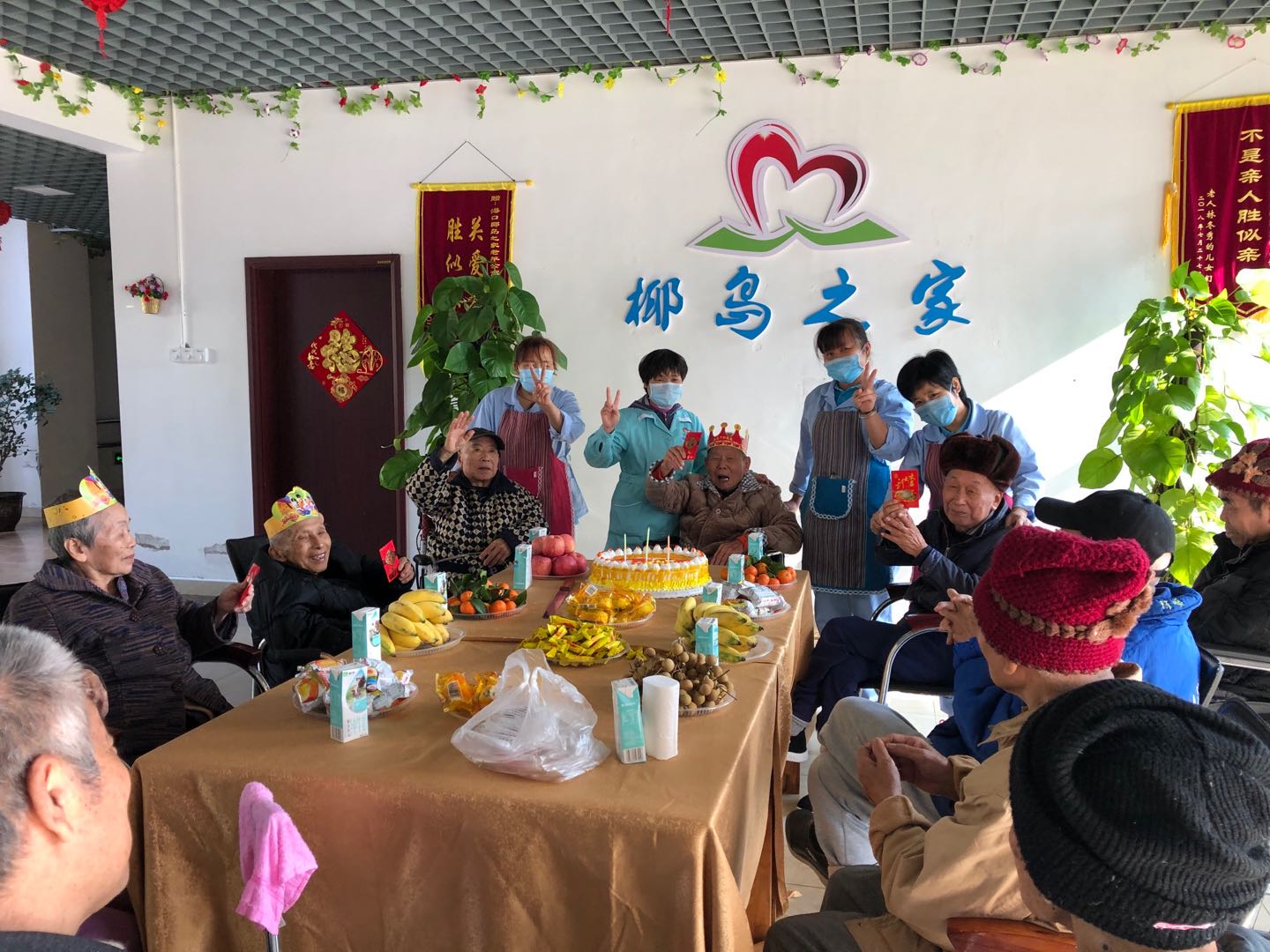 一起庆祝吴爷爷在院里的第三个生日